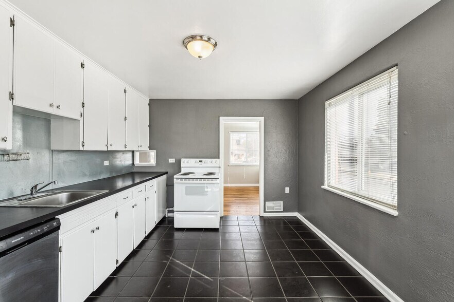More Photos Of 2300 W 39th Ave, Denver Apartments For Sale
