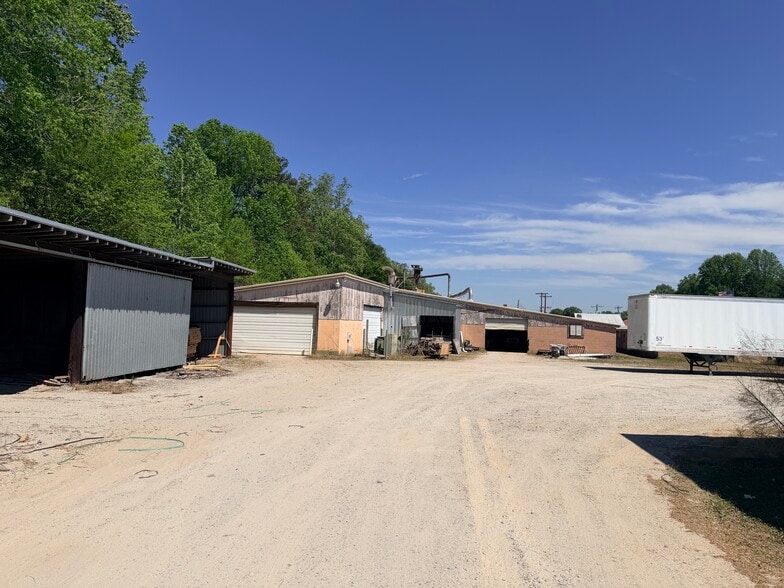 More Photos Of 2570 Needmore Rd, Woodleaf Warehouse For Sale