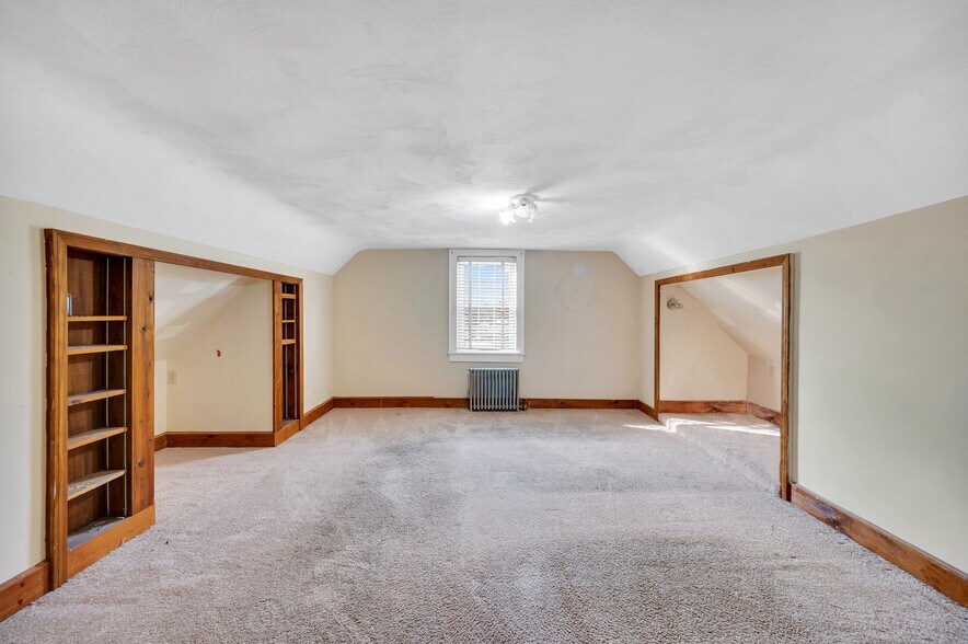 More Photos Of 941 Farmington Ave, Bristol Office Residential For Sale