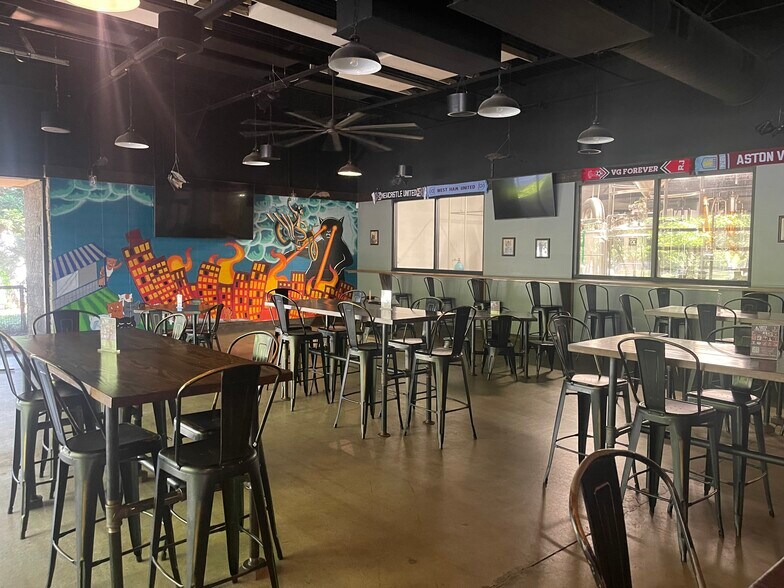 More Photos Of 110 Technology Pky, Peachtree Corners Light Distribution For Lease