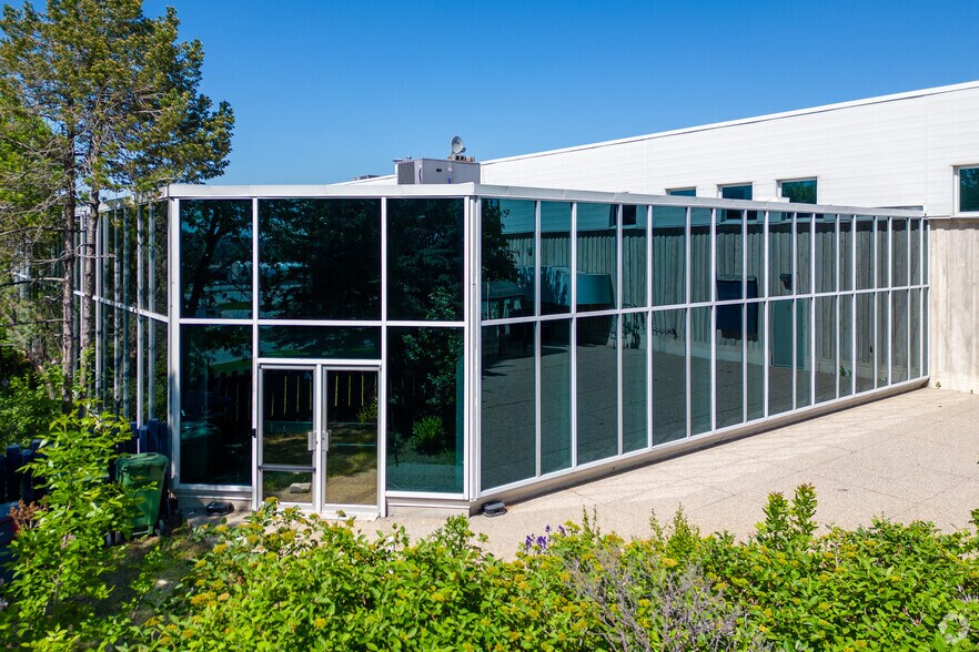 More Photos Of 5550 Skyline Way NE, Calgary Warehouse For Sale