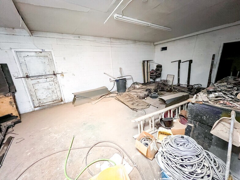 More Photos Of 3920 W Wall St, Midland Bowling Alley For Sale