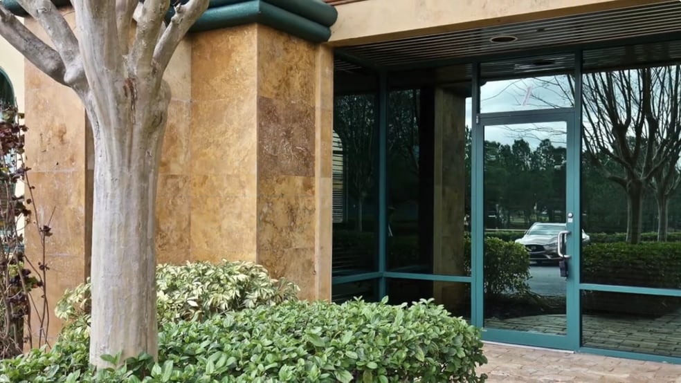 More Photos Of 6881 Kingspointe Pky, Orlando Flex For Lease