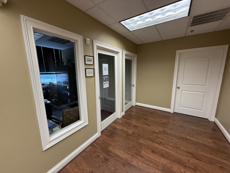 More Photos Of 444 Lewis Hargett Cir, Lexington Office For Sale