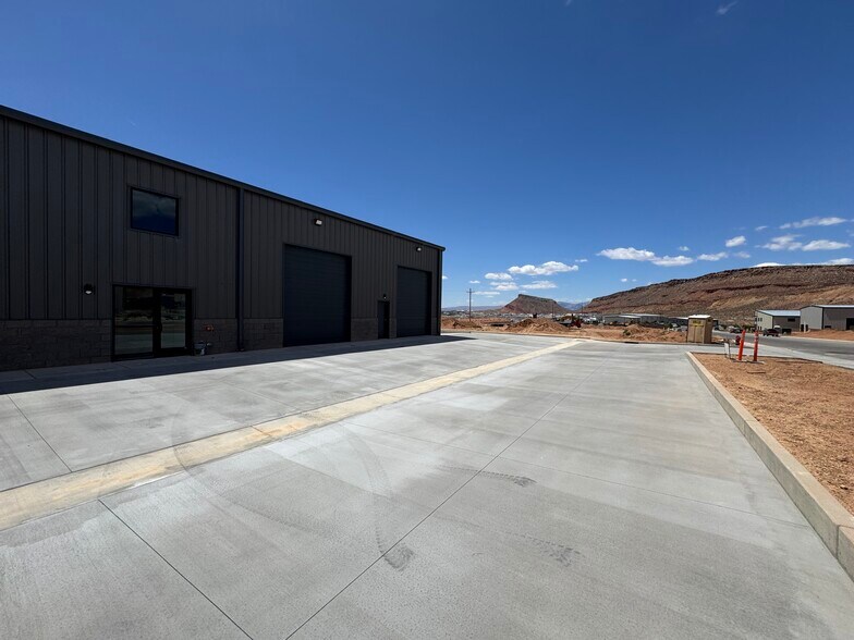 More Photos Of 3430 E Plant Dr, Washington Industrial For Lease