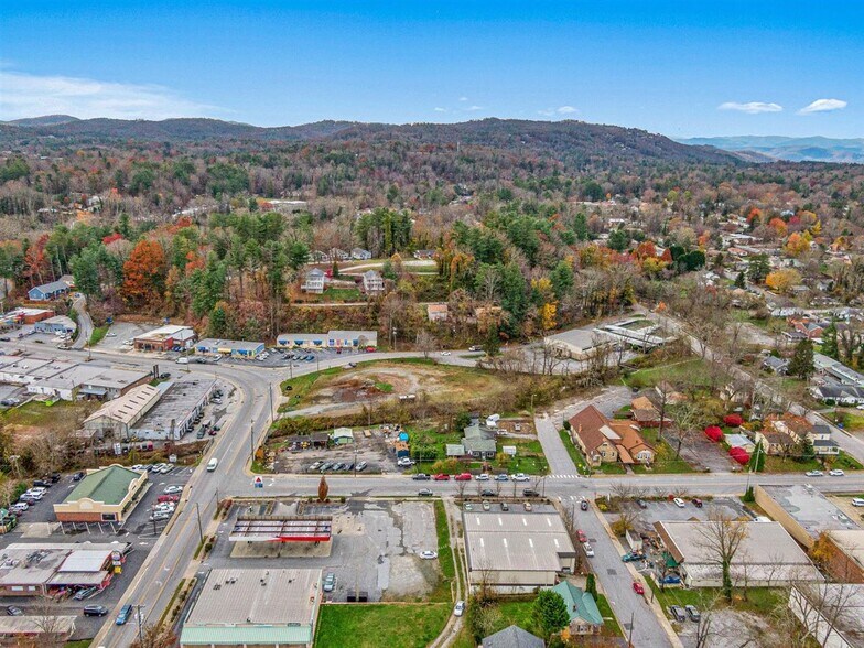 More Photos Of 307-321 S Washington St, Hendersonville Land For Lease