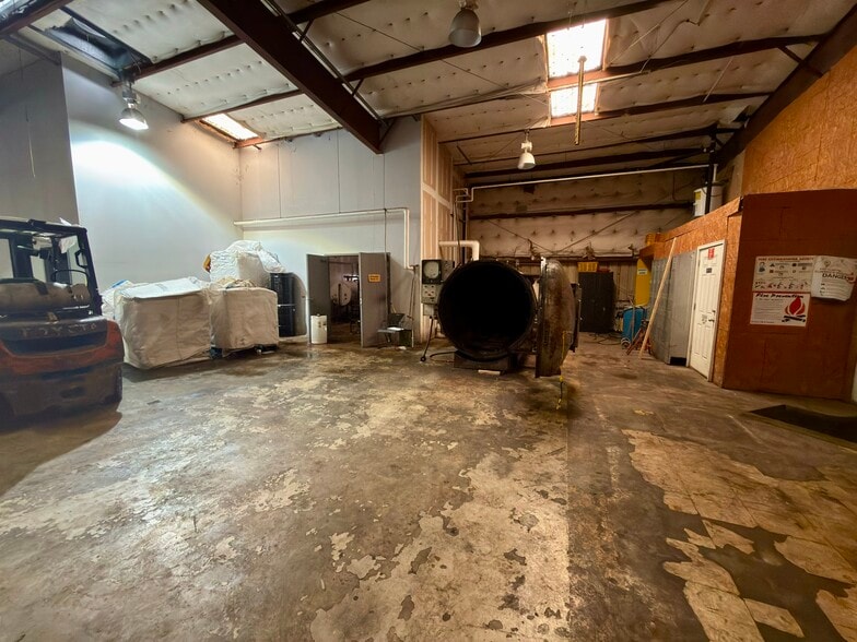 More Photos Of 4400 Poche Ct W, New Orleans Light Manufacturing For Sale