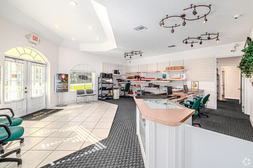 More Photos Of 405 W Interlake Blvd, Lake Placid Office For Sale