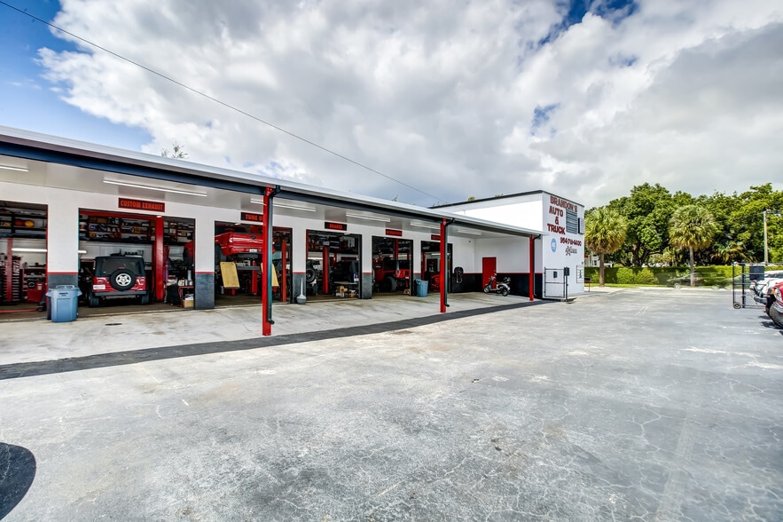 More Photos Of 530 S Dixie Hwy W, Pompano Beach Auto Repair For Sale