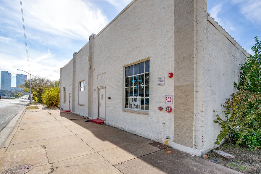 More Photos Of 541 N Main St, Fort Worth Light Manufacturing For Lease