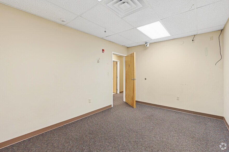 More Photos Of 1569 Medical Dr, Pottstown Office For Sale