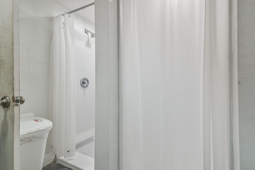 More Photos Of 2701 Emancipation Ave, Houston General Retail For Sale