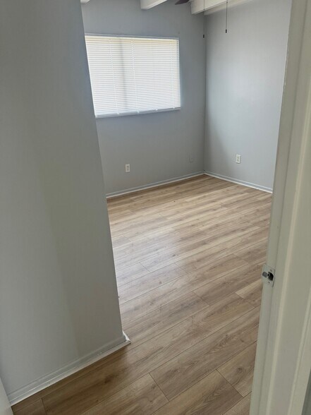 More Photos Of 1935 W Linden St, Riverside Apartments For Sale