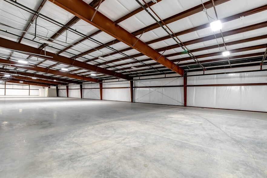 More Photos Of 6596 Inter Cal Way, Prescott Distribution For Lease