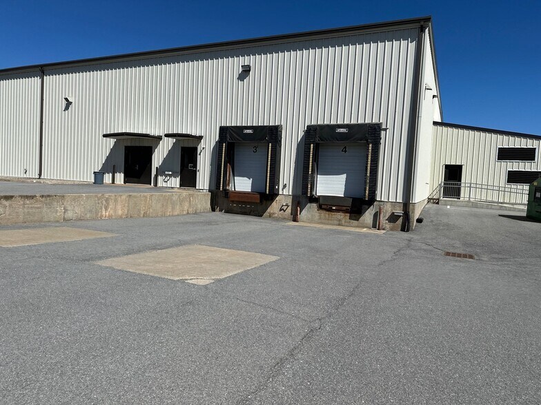 More Photos Of 8 Glens Falls Tech Park, Glens Falls Manufacturing For Lease