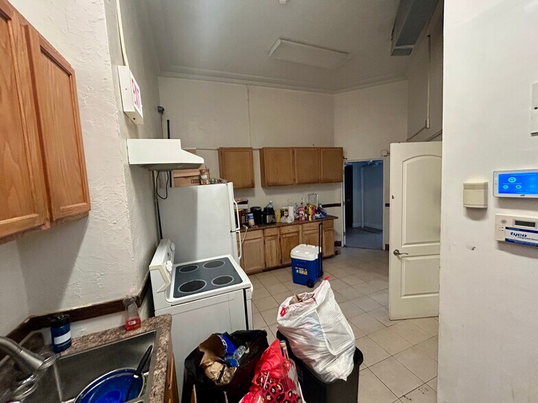 More Photos Of 2324 W 111th St, Chicago Apartments For Lease