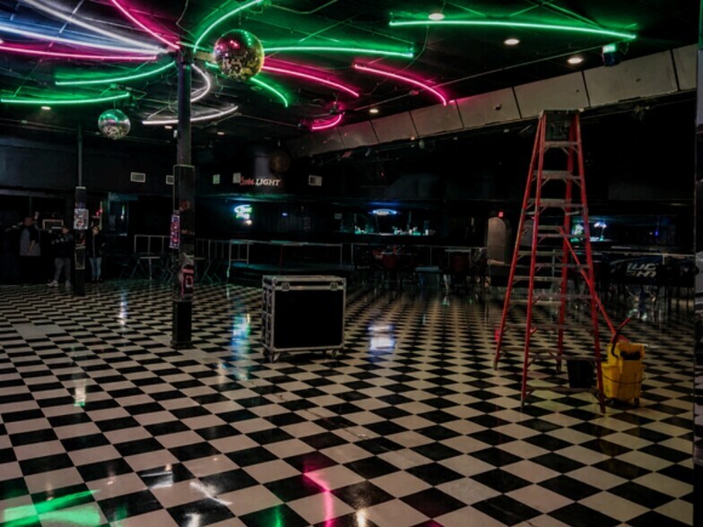 More Photos Of 2403 N Cornell St, Lubbock Bar For Sale