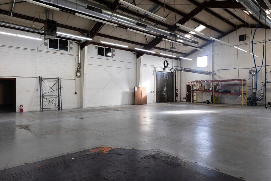 More Photos Of 6390 N Broadway, Denver Manufacturing For Lease