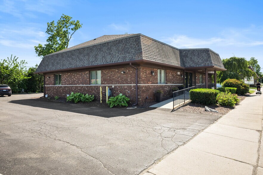 More Photos Of 24825 Eureka Rd, Taylor Office For Sale