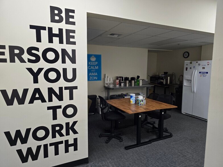 More Photos Of 2900-2902 Rucker Ave, Everett Freestanding For Lease