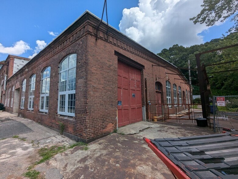 Primary Photo Of 70 Moshassuck Rd, Lincoln Manufacturing For Lease