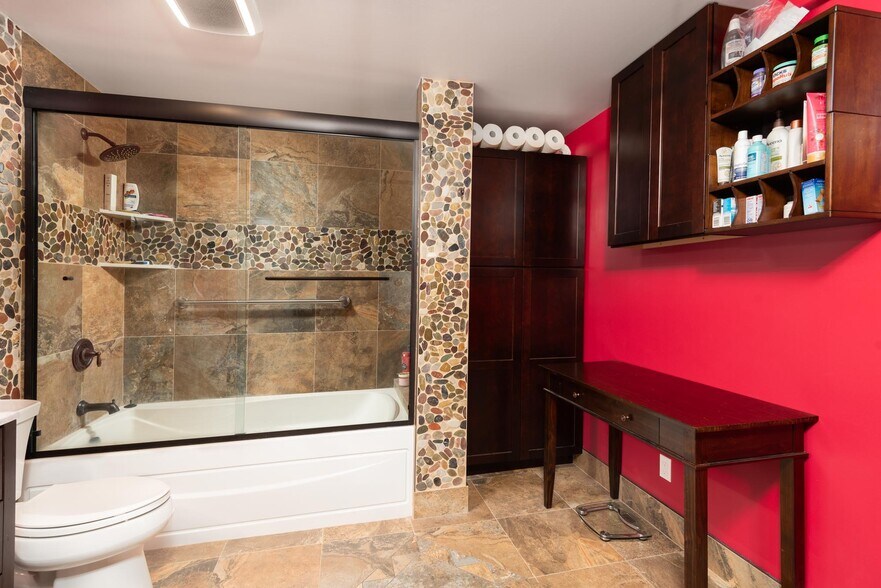 More Photos Of 117 Pine St, Pinedale Restaurant For Sale