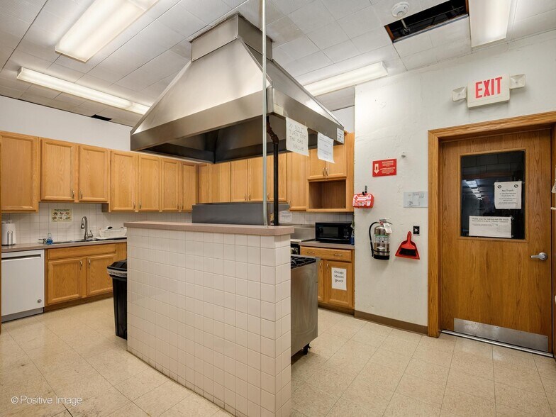 More Photos Of 9000 Kildare Ave, Skokie Specialty For Sale