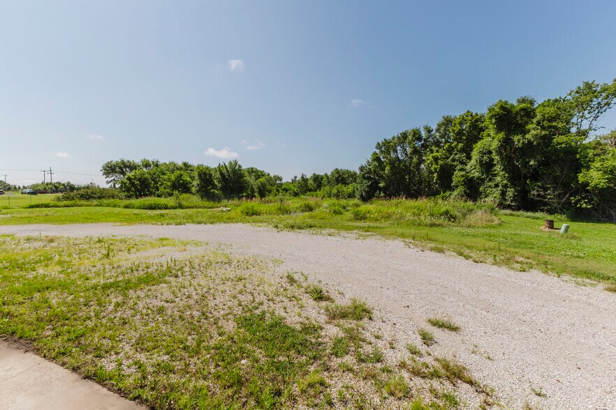 More Photos Of 3315 Central Ave, Winfield Warehouse For Sale