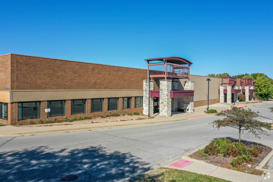 More Photos Of 9999 University Ave, Clive Freestanding For Lease