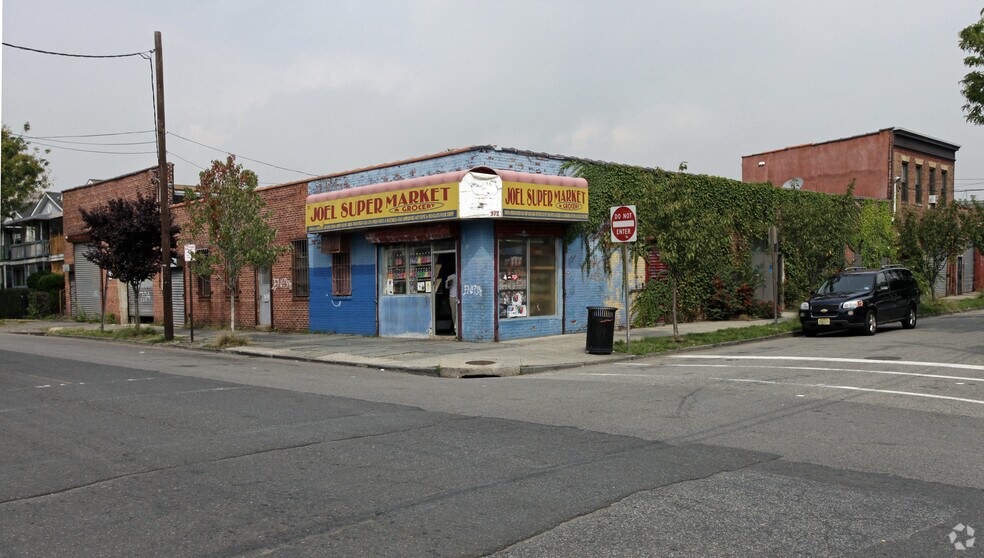 More Photos Of 378 Johnston Ave, Jersey City Warehouse For Lease