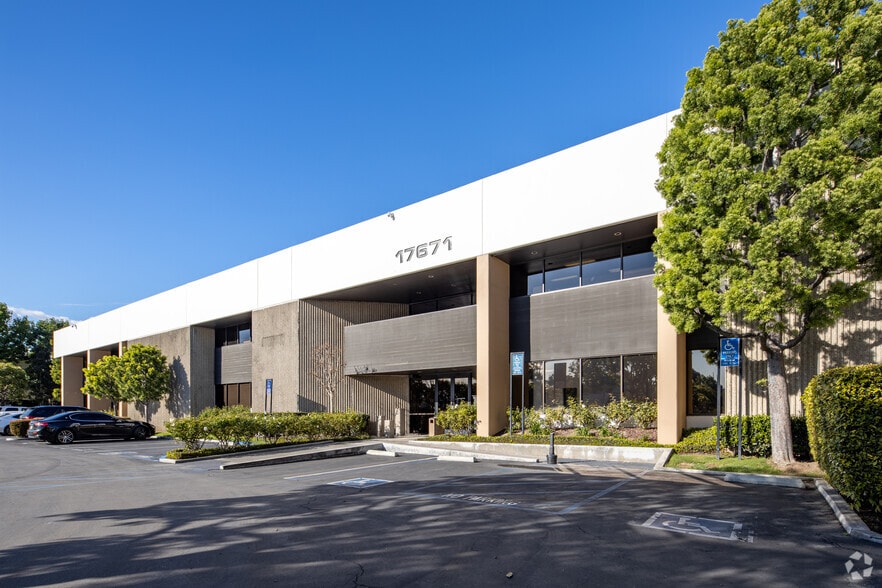 More Photos Of 17661-17671 Cowan, Irvine Office For Lease