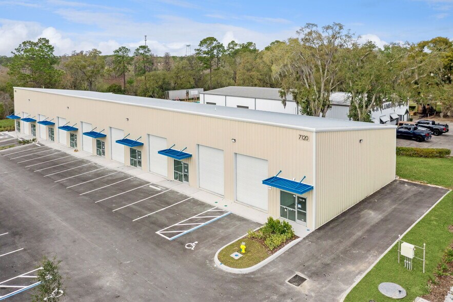 More Photos Of 7120 Sampey Rd, Groveland Business Park For Lease