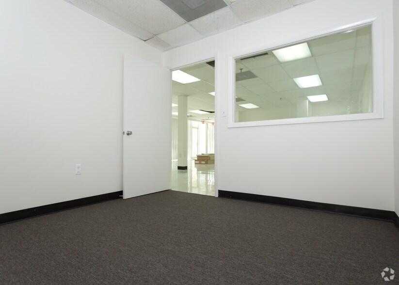 More Photos Of 7501-7521 NW 52nd St, Miami Unknown For Lease