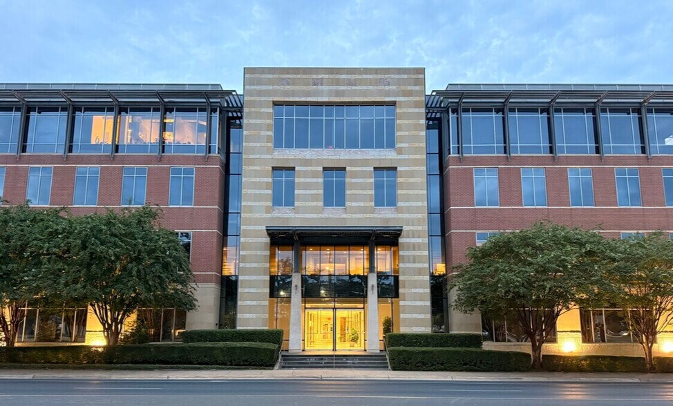 More Photos Of 901 W 38th St, Austin Medical For Lease