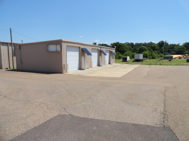 Primary Photo Of 576 Highway 51 S, Batesville Warehouse For Lease