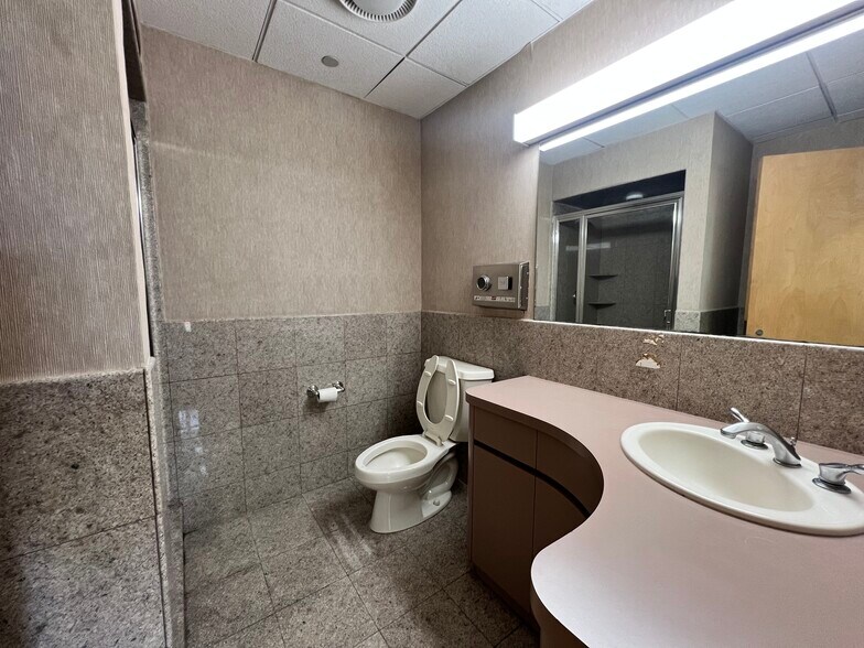More Photos Of 733 Ridgedale Ave, East Hanover Industrial For Sale