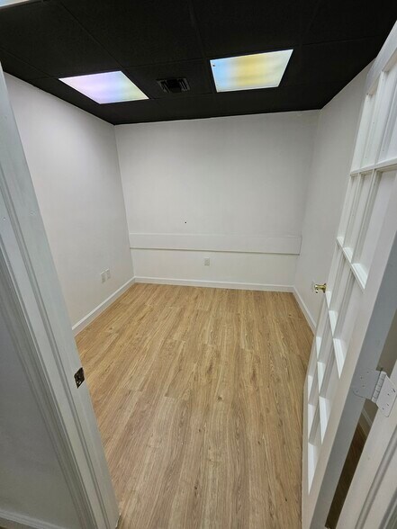 More Photos Of 14200-14238 SW 136th St, Miami Light Manufacturing For Sale