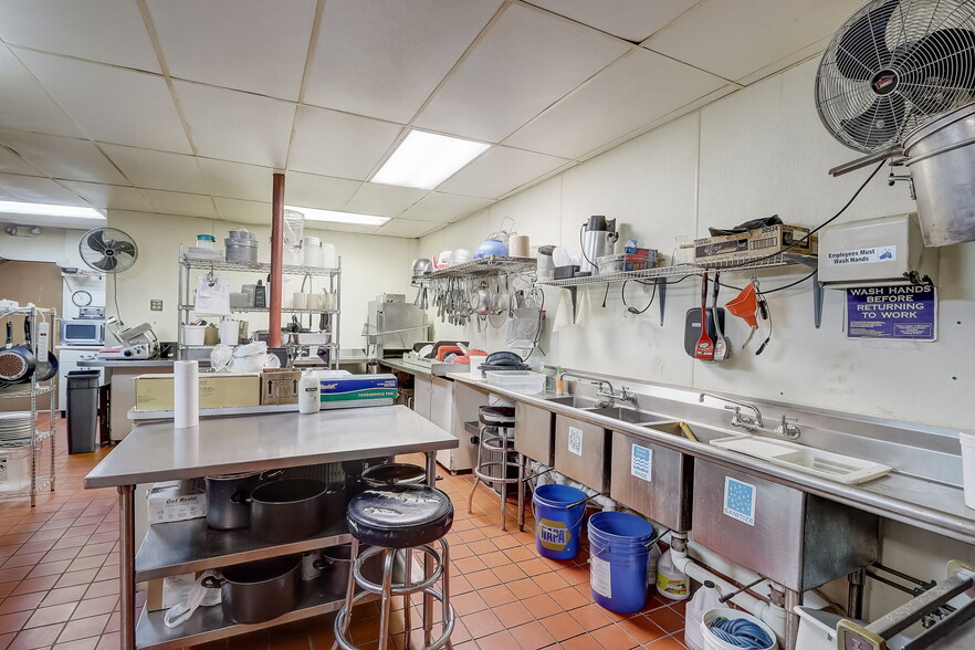 More Photos Of 711 W Racine St, Jefferson Restaurant For Sale