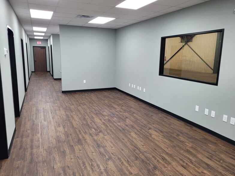 More Photos Of 9902 E Hardy Rd, Houston Warehouse For Sale