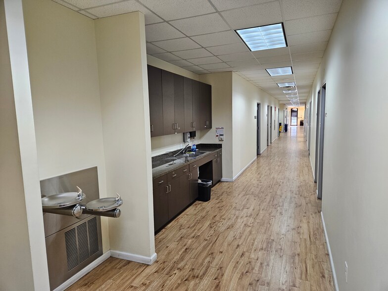 More Photos Of 1121 Buschong St, Houston Warehouse For Lease