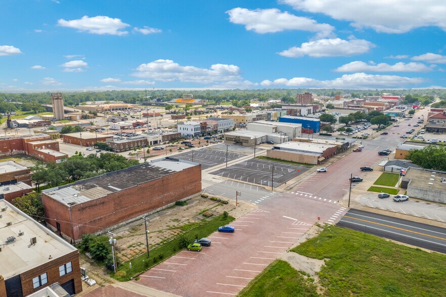 More Photos Of 114 N Houston Ave, Denison Office For Sale