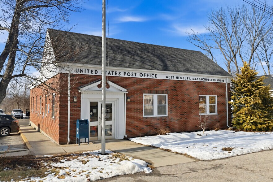 Primary Photo Of 284 Main St, West Newbury Post Office For Sale