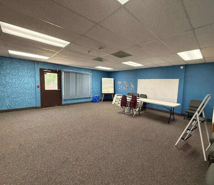 More Photos Of 1504 Taber St, Corona Religious Facility For Lease