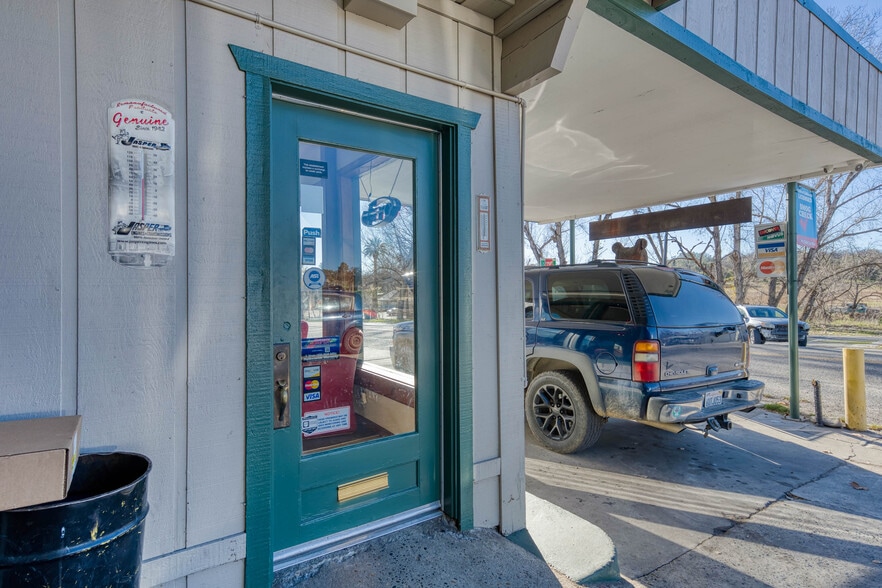 More Photos Of 33246 Auberry Rd, Auberry Freestanding For Sale