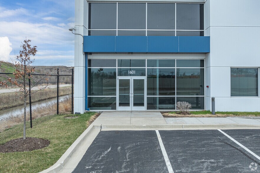 More Photos Of 1601 Schweitzer Rd, Joliet Manufacturing For Lease