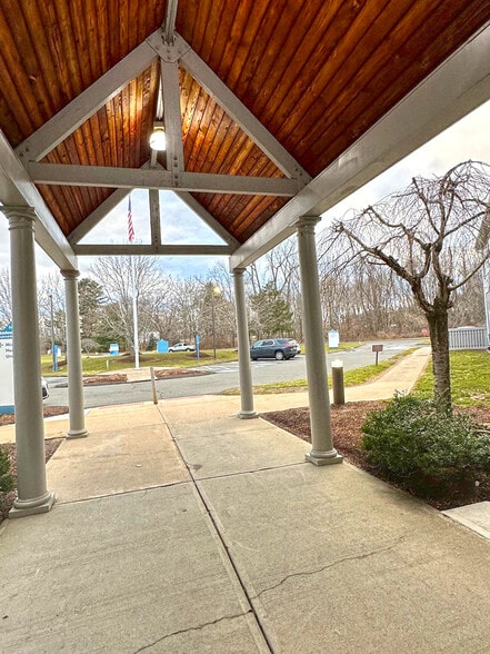 More Photos Of 520 Saybrook Rd, Middletown Medical For Lease