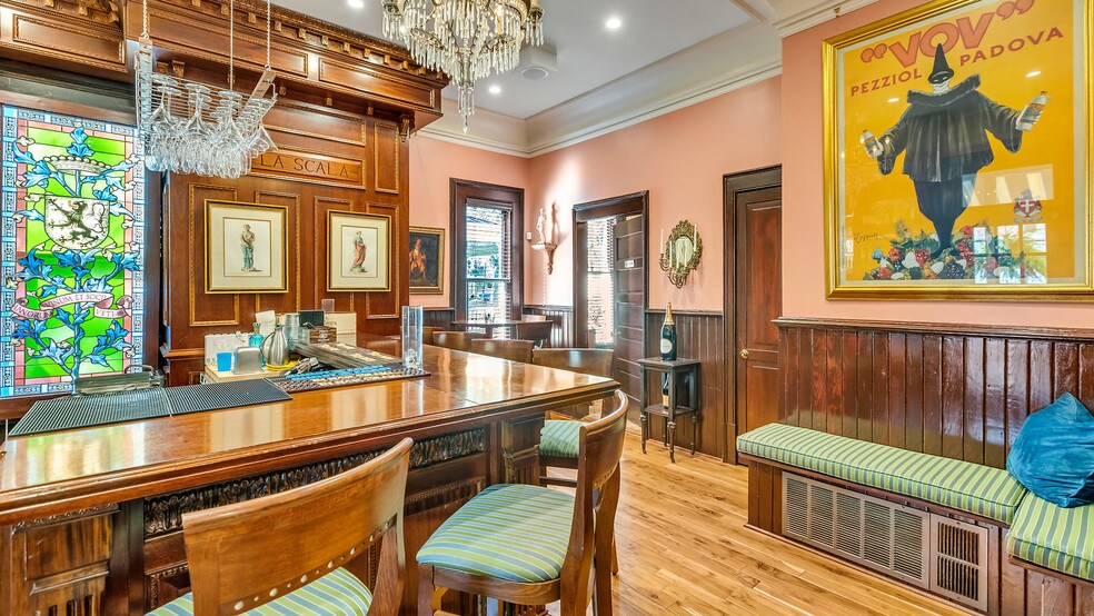 More Photos Of 119 E 37th St, Savannah Restaurant For Sale