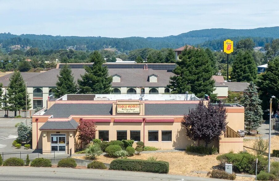 More Photos Of 1875 Riverwalk Dr, Fortuna Restaurant For Sale