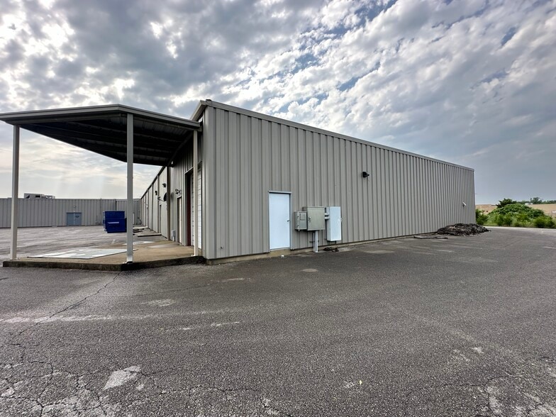 More Photos Of 236 Sam Walton Dr, Russellville Freestanding For Lease