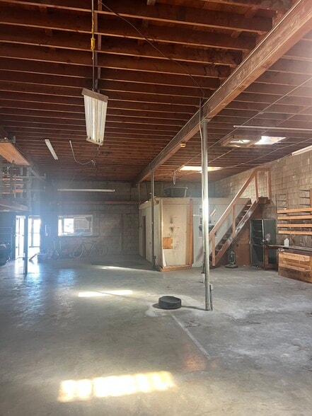 More Photos Of 702 W Anaheim St, Wilmington General Retail For Sale